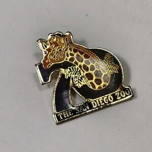 Vintage Collectible Pin: The San Diego Zoo 70 Year Anniversary Giraffe Design